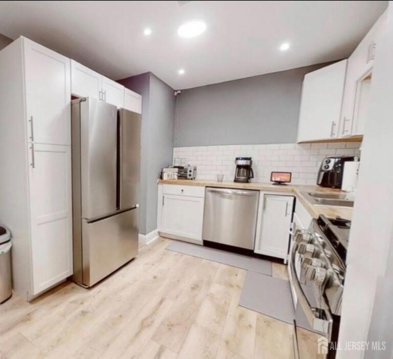 Photo 3 of 194 College Drive, Edison NJ 08817, Edison, NJ