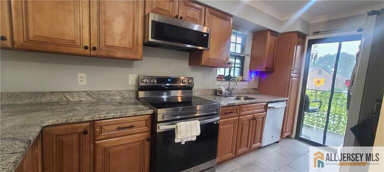 Photo 5 of 323 Gill Lane # 12R, Iselin NJ 08830, Iselin, NJ