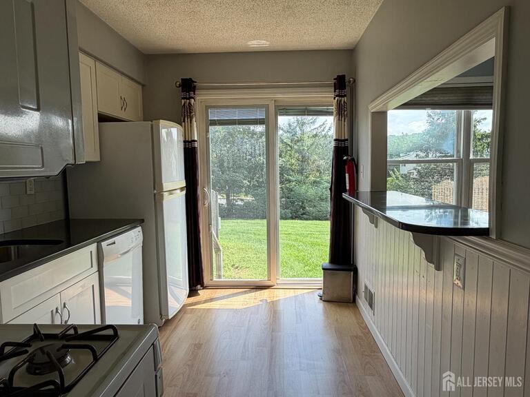 Photo 5 of 99 Brookview Circle, Jamesburg NJ 08831, Jamesburg, NJ