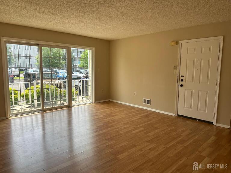Photo 2 of 457 Northam Drive # 457, North Brunswick NJ 08902, North Brunswick, NJ
