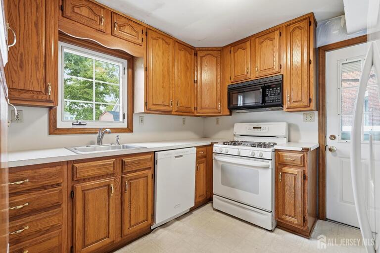 Photo 10 of 326 Melrose Avenue, Middlesex NJ 08846, Middlesex, NJ