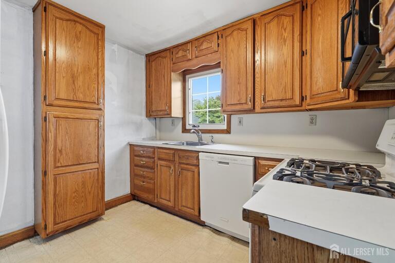 Photo 12 of 326 Melrose Avenue, Middlesex NJ 08846, Middlesex, NJ