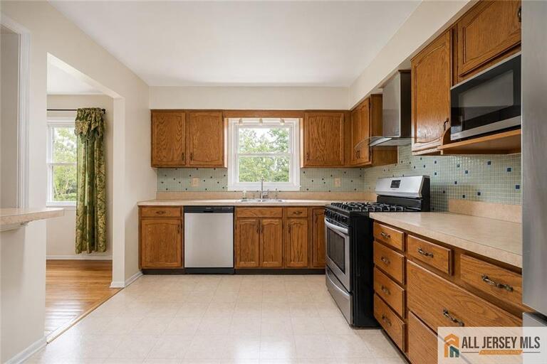 Photo 13 of 66 Edison Avenue, Edison NJ 08820, Edison, NJ