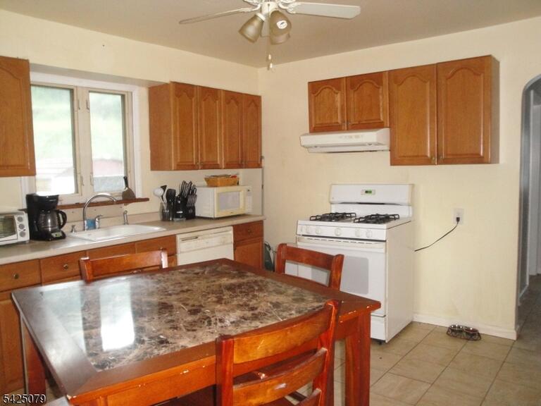 Property listing MLS 4025148 photo 2