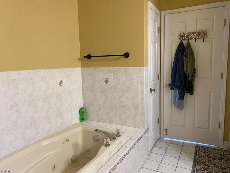 Property listing MLS 4028777 photo 37