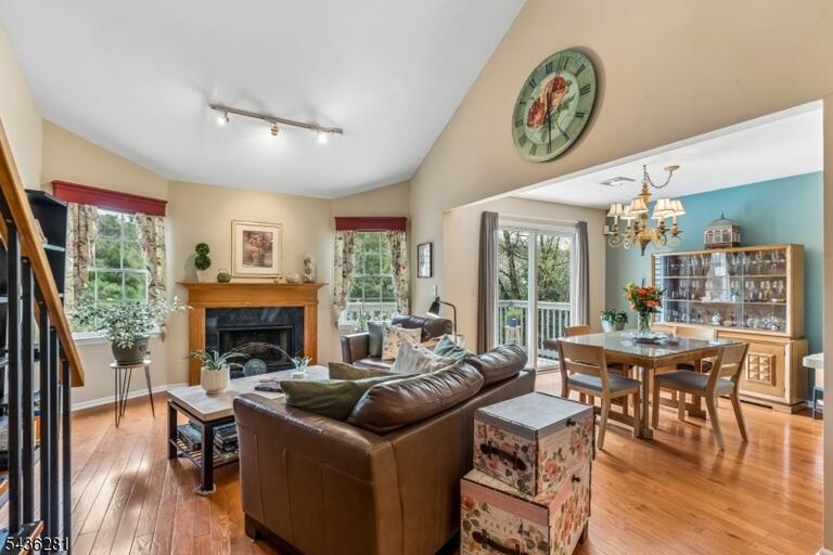 Property listing MLS 4031368 photo 2