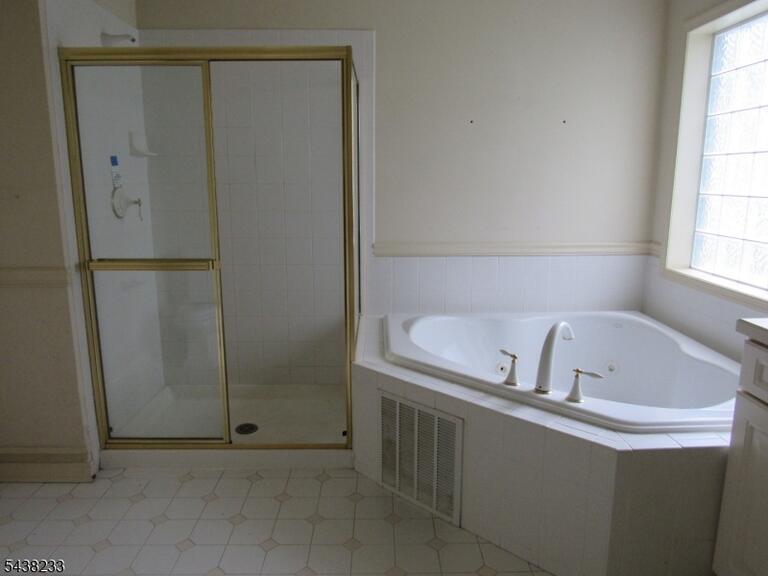 Property listing MLS 4033168 photo 18