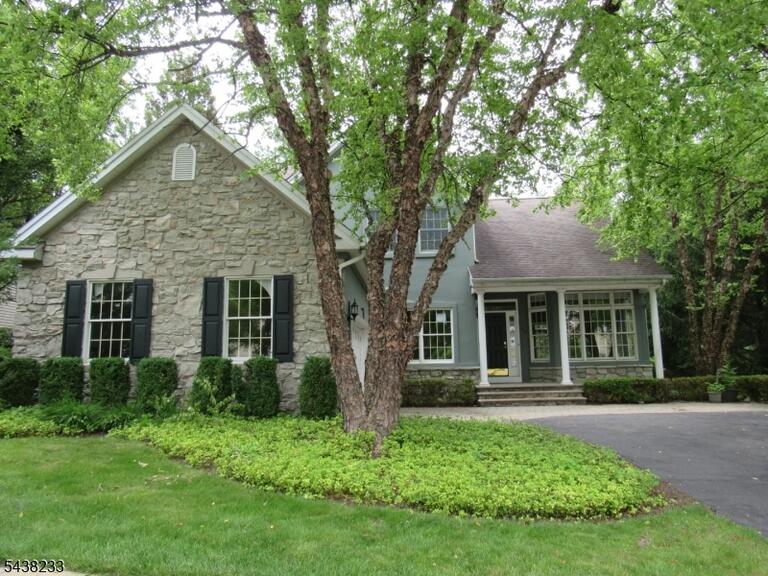 Property listing MLS 4033168 photo 2