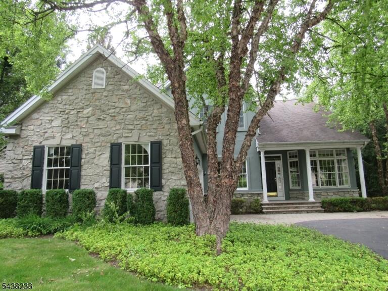 Property listing MLS 4033168 photo 3