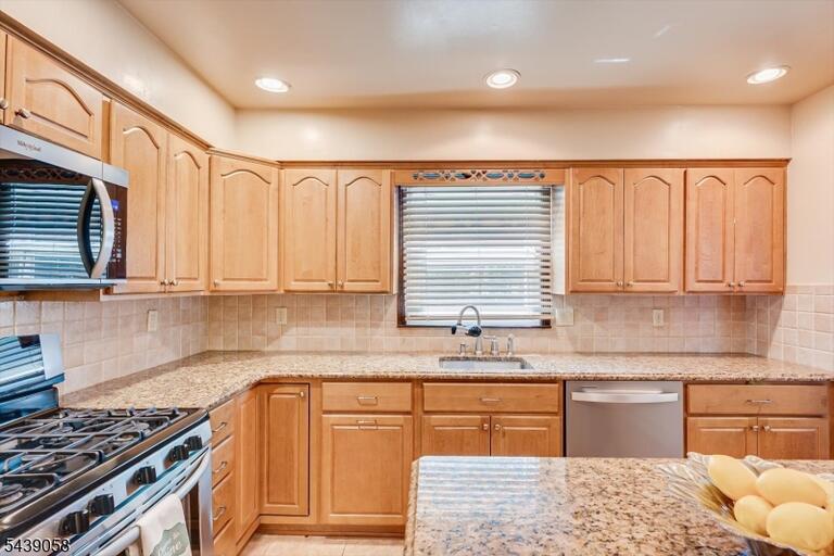 Property listing MLS 4034064 photo 11