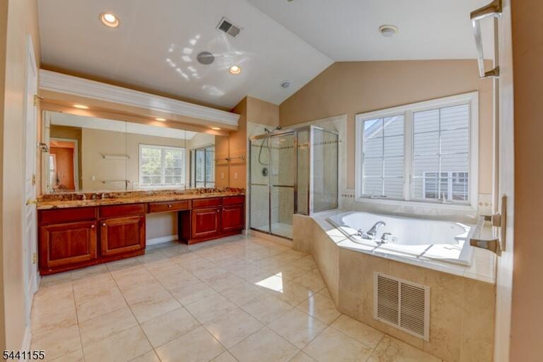Property listing MLS 4035730 photo 28