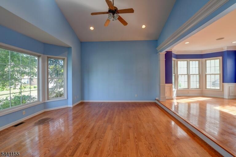 Property listing MLS 4035730 photo 3