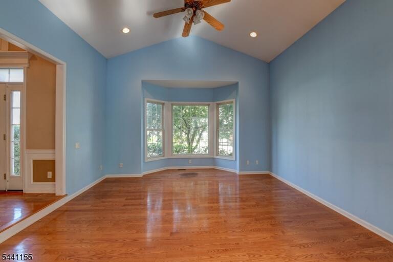 Property listing MLS 4035730 photo 5