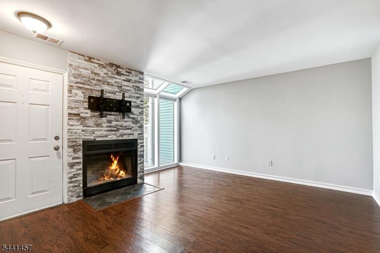 Property listing MLS 4037891 photo 3