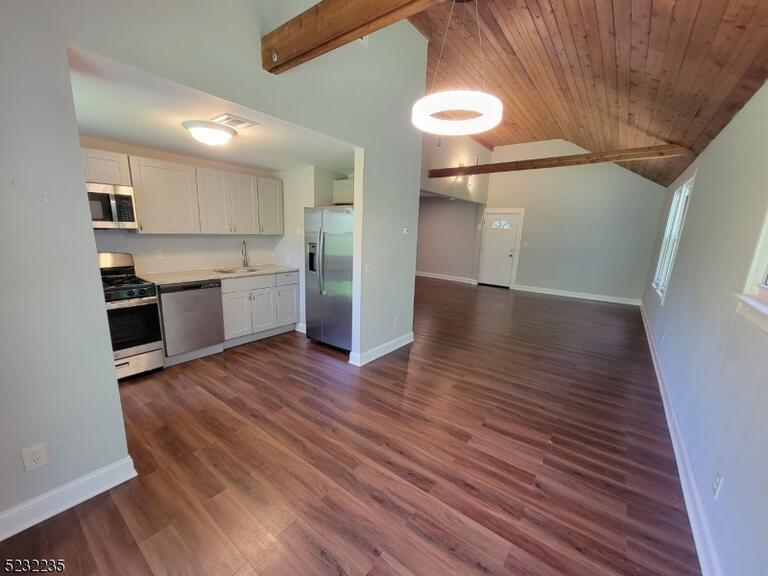 Property listing MLS 4038184 photo 4