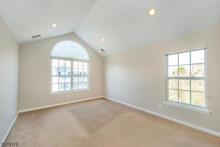 Property listing MLS 4038605 photo 16
