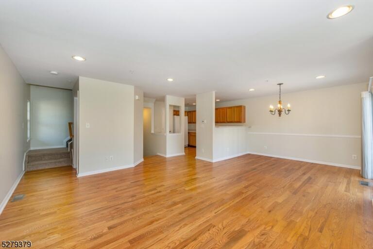 Property listing MLS 4038605 photo 3
