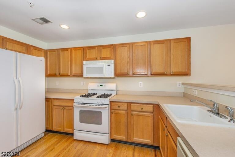 Property listing MLS 4038605 photo 9