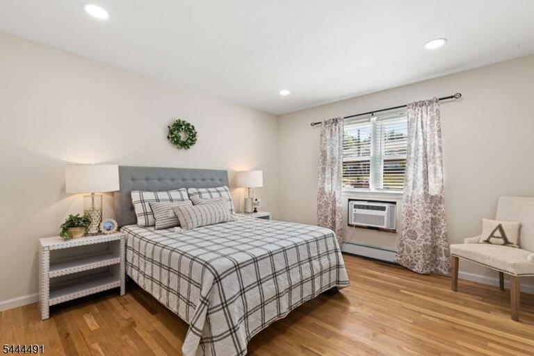 Property listing MLS 4038643 photo 17