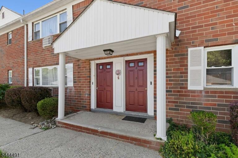 Property listing MLS 4038643 photo 2