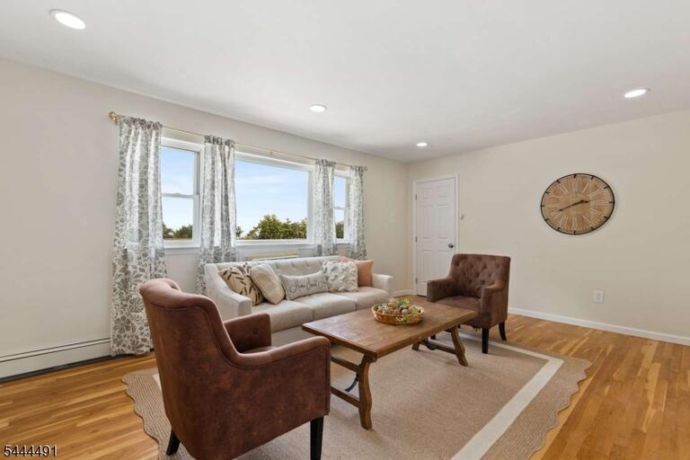 Property listing MLS 4038643 photo 7
