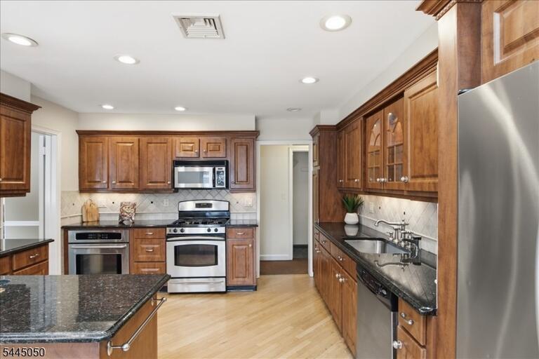 Property listing MLS 4039128 photo 12