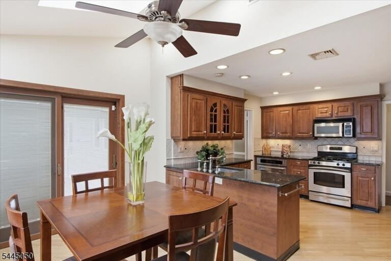 Property listing MLS 4039128 photo 16