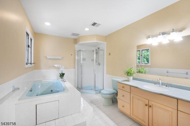 Property listing MLS 4040209 photo 16