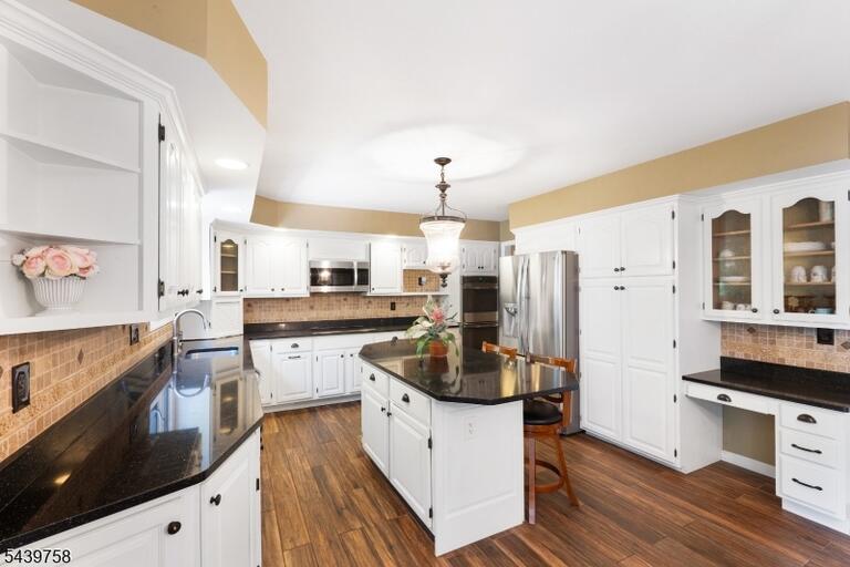 Property listing MLS 4040209 photo 5