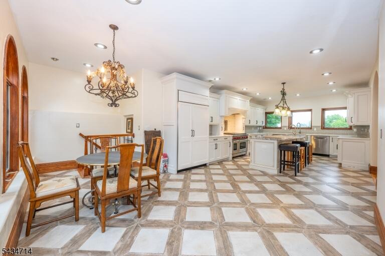 Property listing MLS 4040464 photo 11