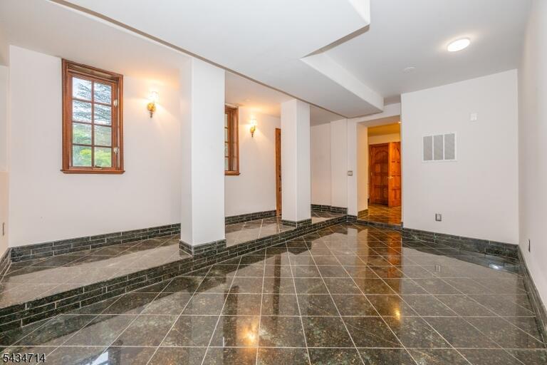 Property listing MLS 4040464 photo 44