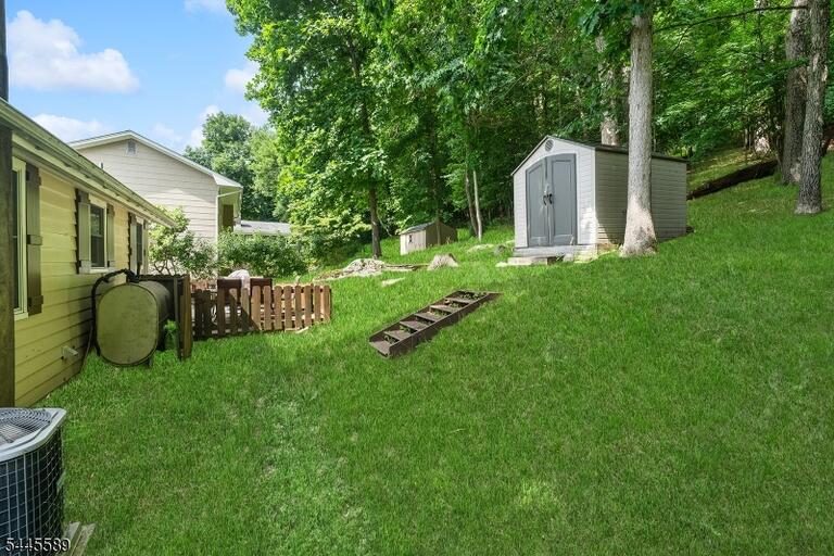 Property listing MLS 4040571 photo 14