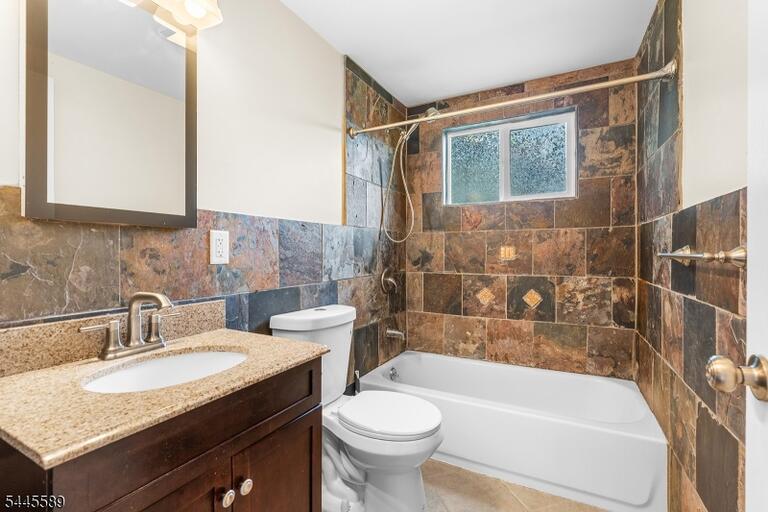 Property listing MLS 4040571 photo 8
