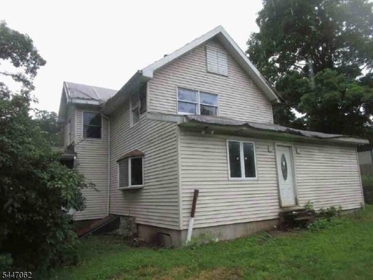 Property listing MLS 4040971 photo 2