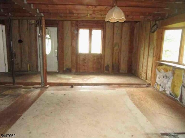 Property listing MLS 4040971 photo 3
