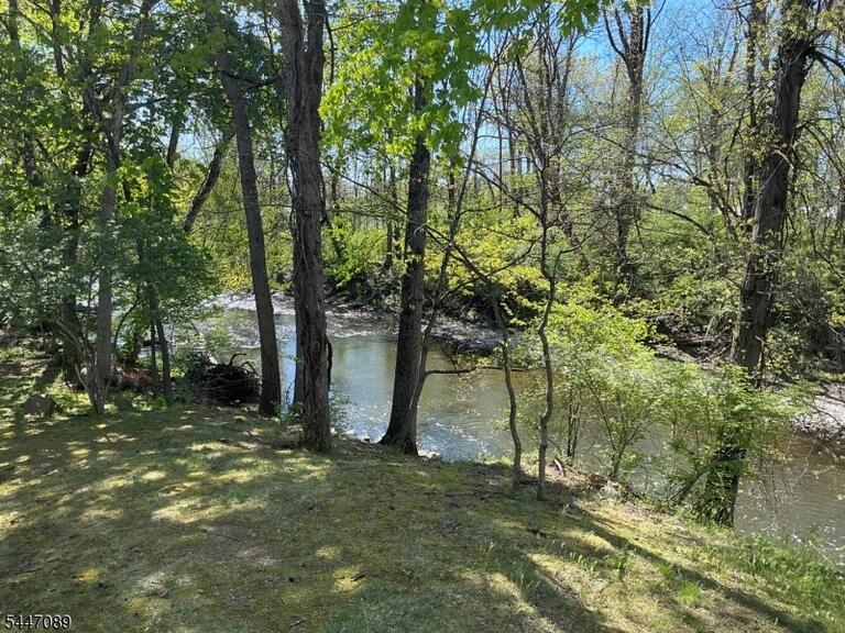 Property listing MLS 4040982 photo 29