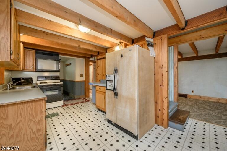 Property listing MLS 4041155 photo 4