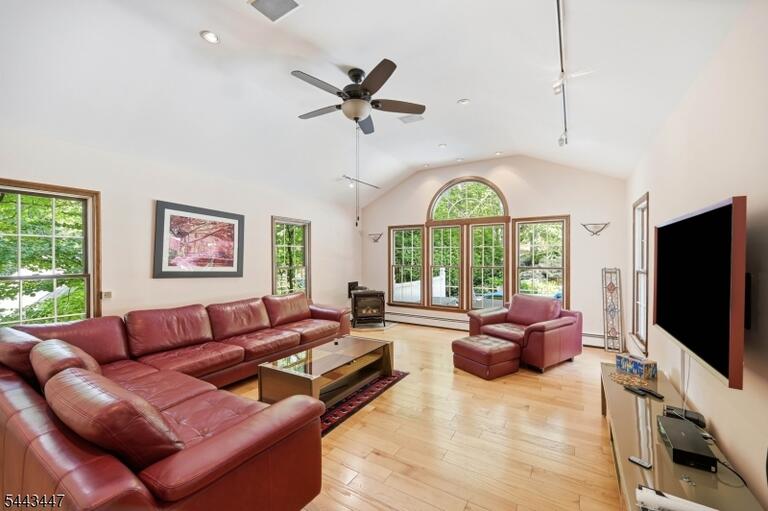 Property listing MLS 4041660 photo 10