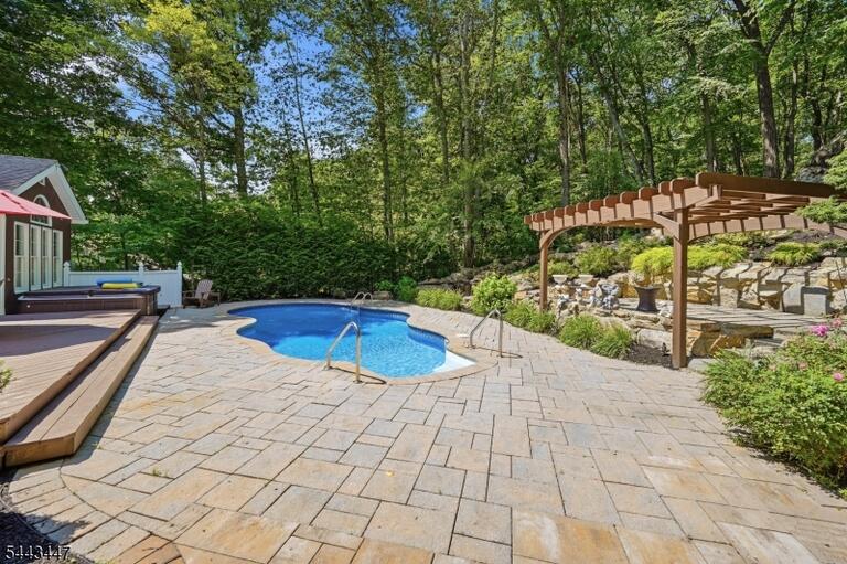 Property listing MLS 4041660 photo 31