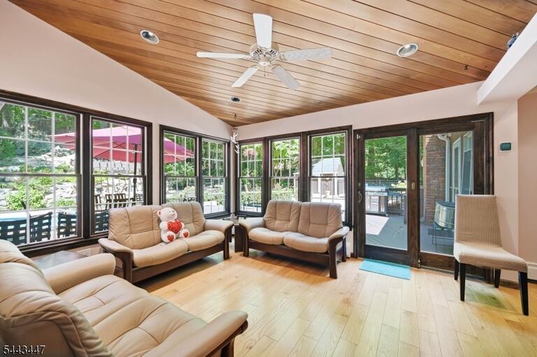 Property listing MLS 4041660 photo 9