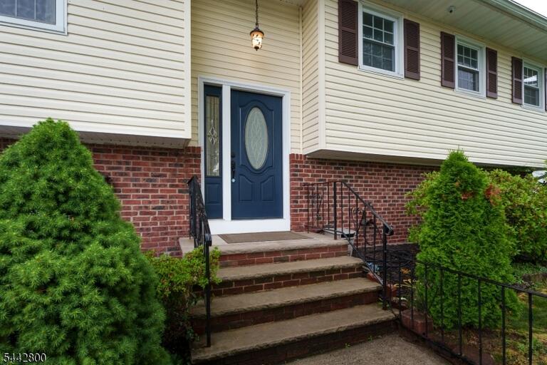 Property listing MLS 4043277 photo 2