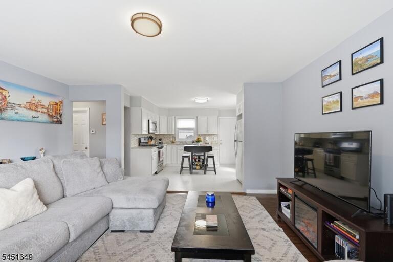 Property listing MLS 4044812 photo 1