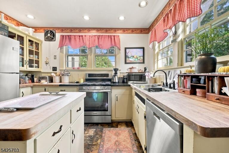 Property listing MLS 4045090 photo 12