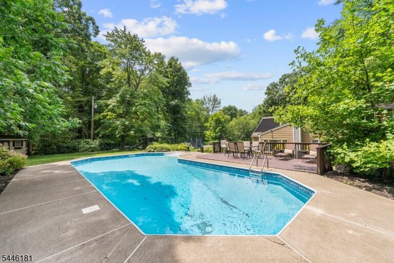 Property listing MLS 4046460 photo 1