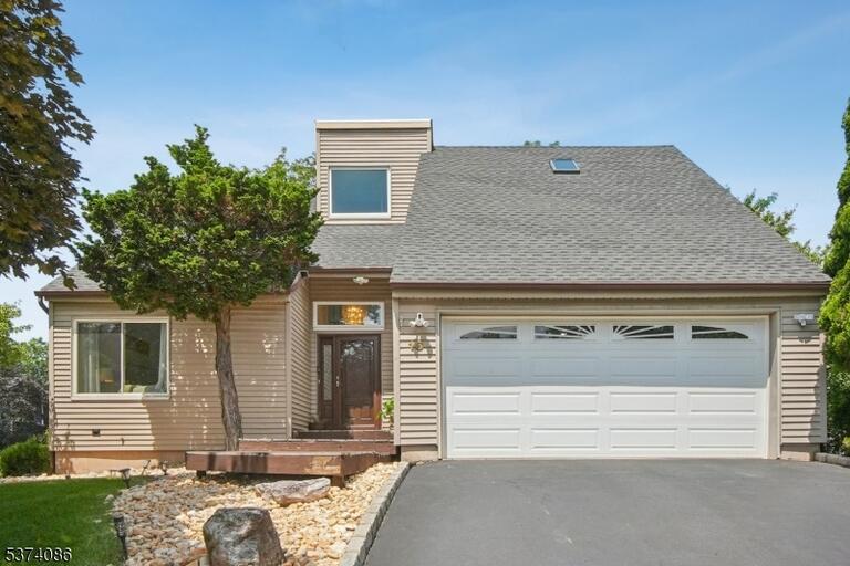 Property listing MLS 4046776 photo 1