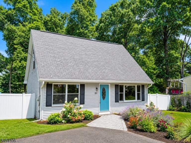 Property listing MLS 4047309 photo 1