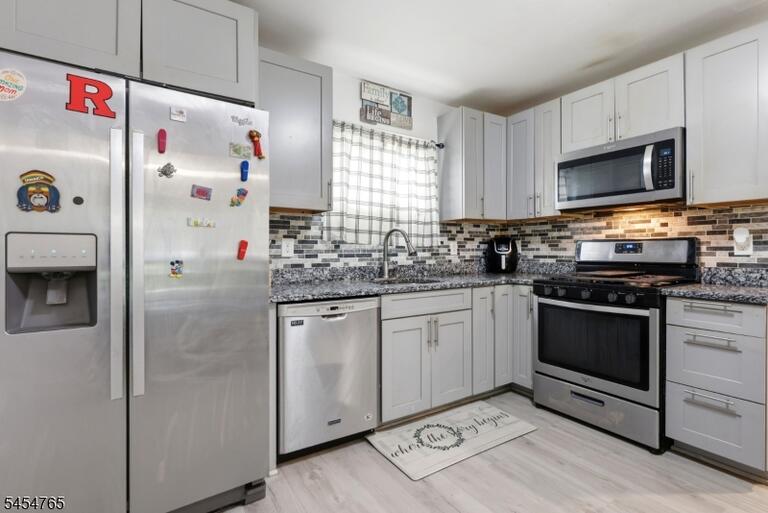 Property listing MLS 4047624 photo 12