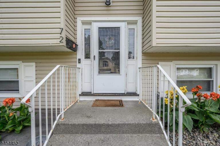 Property listing MLS 4047711 photo 2