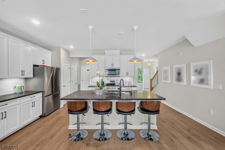 Property listing MLS 4047716 photo 4