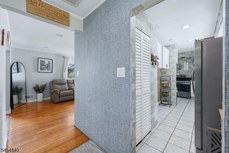 Property listing MLS 4047719 photo 8
